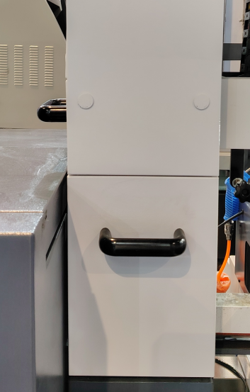 U-shaped handles for mounting on mechanical equipment
