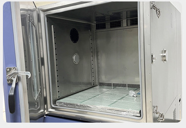 Appearance After Installing the Heavy-Duty Hinges