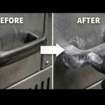 Comparaison entre les poignées en polymère et les poignées ternes, crayeuses et décolorées par les intempéries dues à la dégradation par les UV.