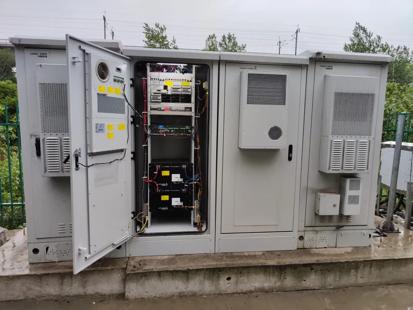 Outdoor telecom cabinet with door hinges and latches